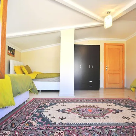 Point Aparthotel 2*